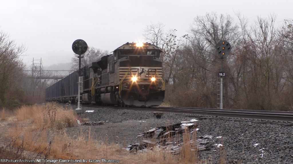 NS 63V knocks down the PRR era Position Lights at RD 19.2